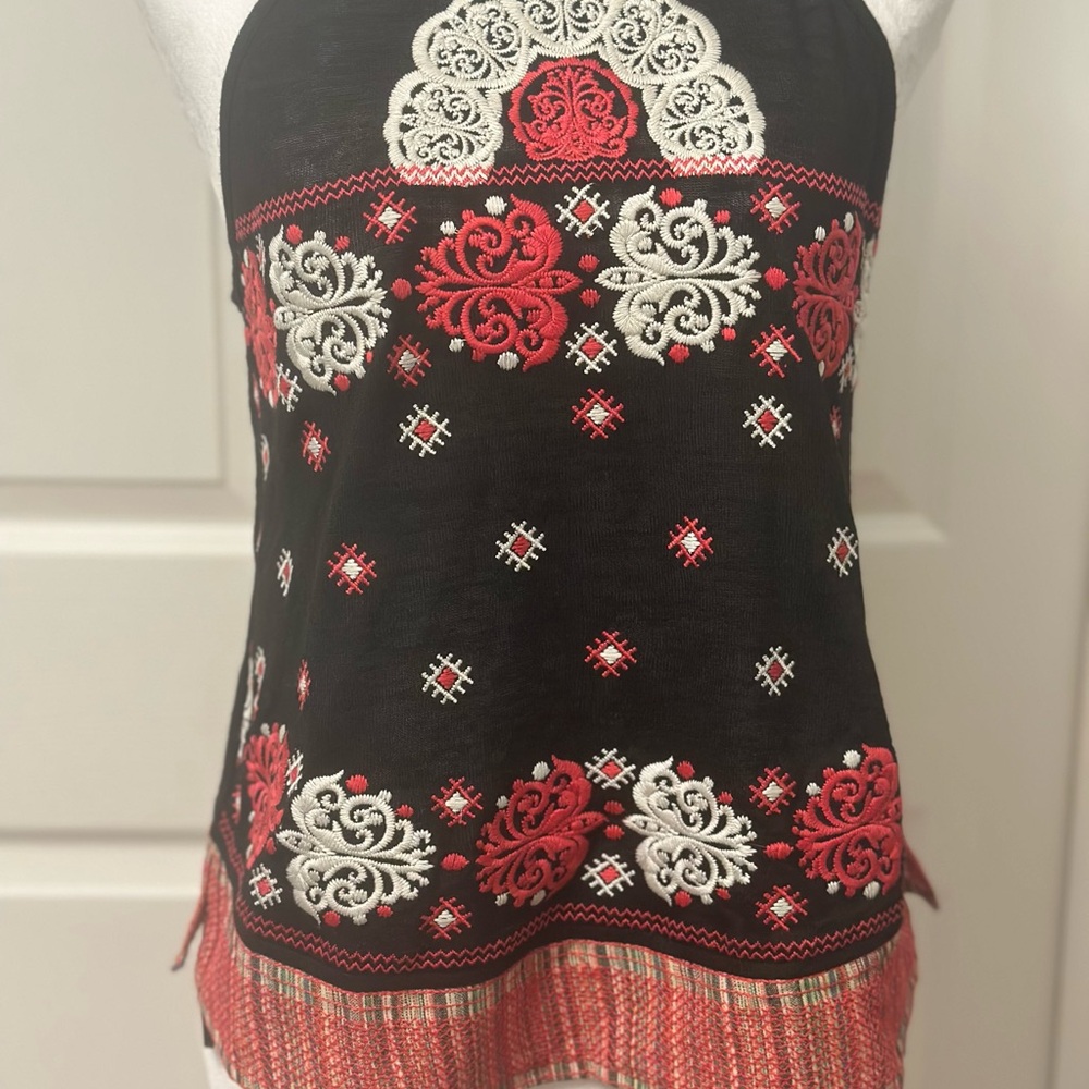 NWT Savanna Jane Black and Red Embroidered Halter Top w/tie neck closure Size S